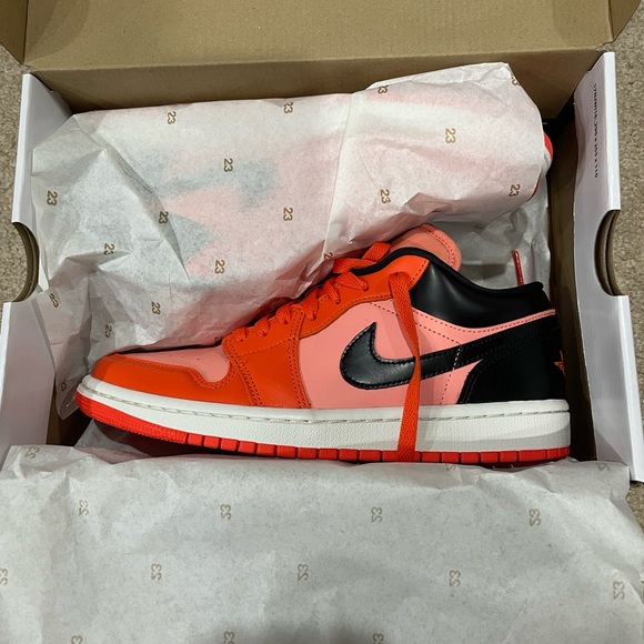 Jordan Shoes - Womens Air Jordan 1 Low SE NIB